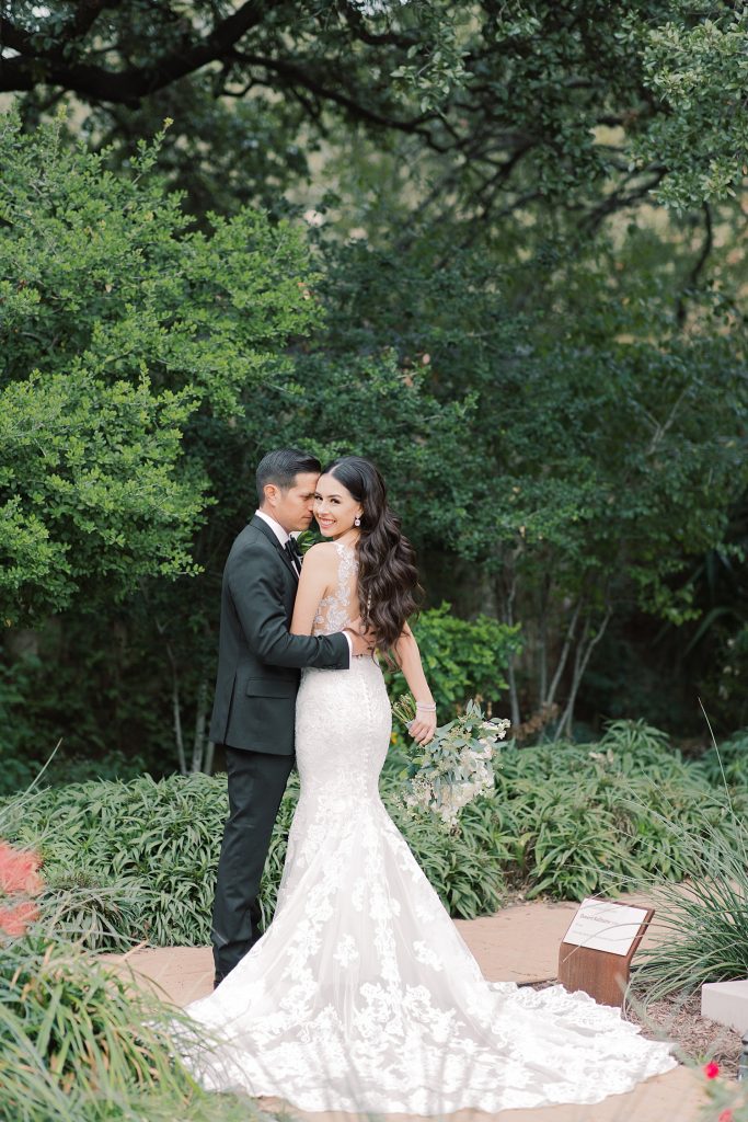 Beautiful wedding at the Jack Guenther Pavilion at the Briscoe in San Antonio with Monica Roberts Photography - https://monicaroberts.com/