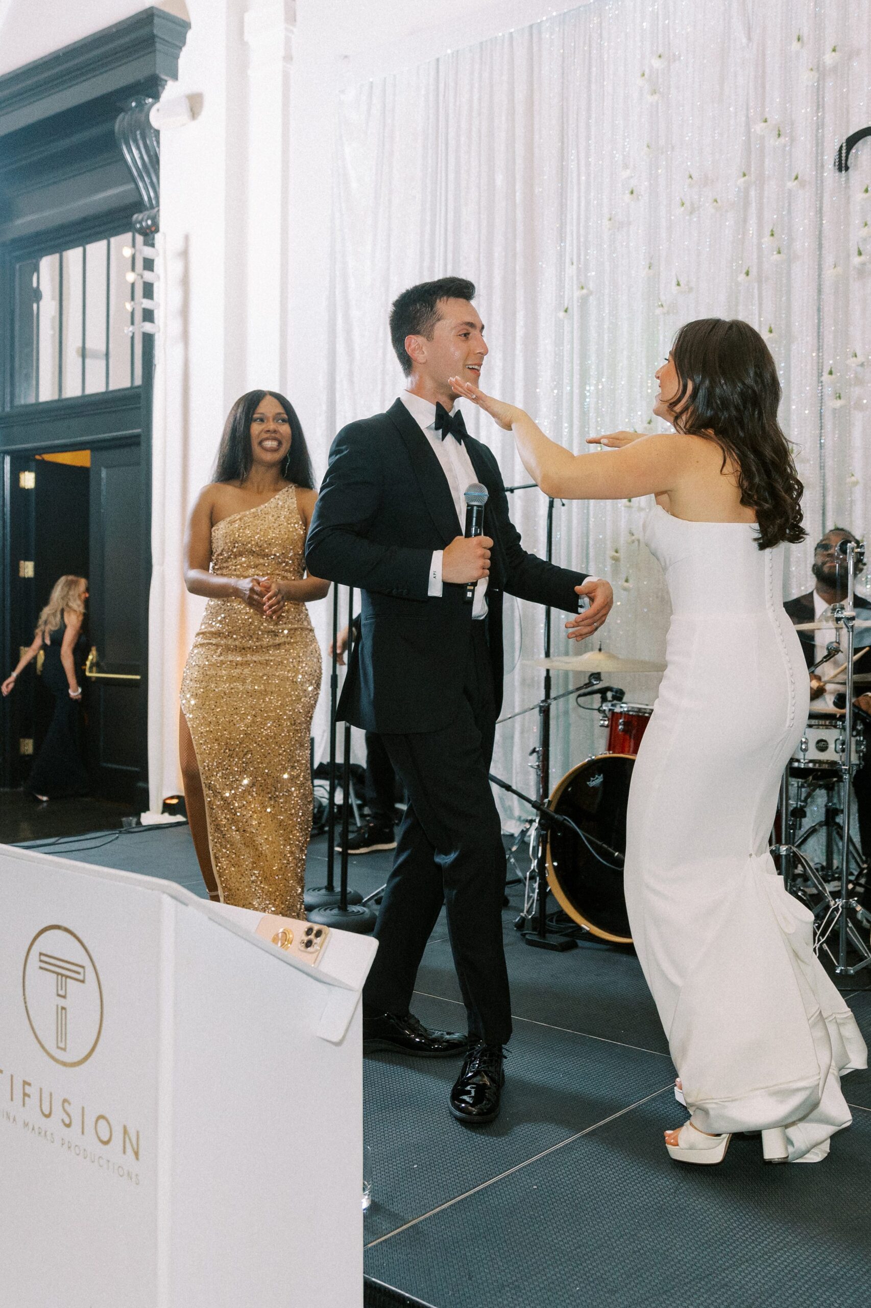 A live band performs, filling the air with music as guests dance under the glowing lights at the Sagamore Pendry’s courtyard reception.